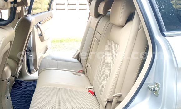 Sayi Imported Chevlolet Spin Azurfa Mota in Douala a Ƙasar Kamaru Sayi Imported Chevlolet Spin Azurfa Mota in Douala a Ƙasar Kamaru