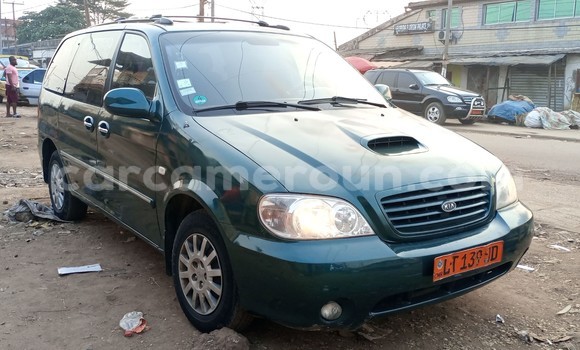 Sayi Na hannu Kia Carnival Green Mota in Douala a Ƙasar Kamaru Sayi Na hannu Kia Carnival Green Mota in Douala a Ƙasar Kamaru