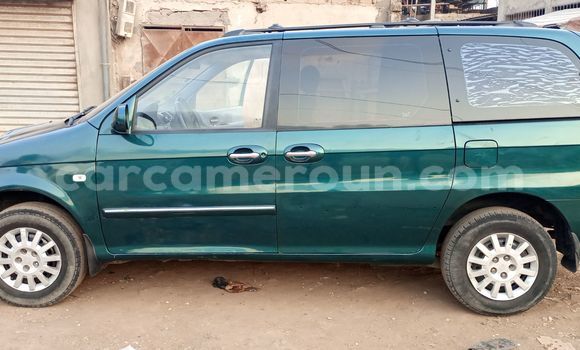 Sayi Na hannu Kia Carnival Green Mota in Douala a Ƙasar Kamaru Sayi Na hannu Kia Carnival Green Mota in Douala a Ƙasar Kamaru