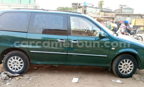 Sayi Na hannu Kia Carnival Green Mota in Douala a Ƙasar Kamaru Sayi Na hannu Kia Carnival Green Mota in Douala a Ƙasar Kamaru