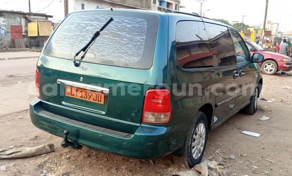 Sayi Na hannu Kia Carnival Green Mota in Douala a Ƙasar Kamaru Sayi Na hannu Kia Carnival Green Mota in Douala a Ƙasar Kamaru