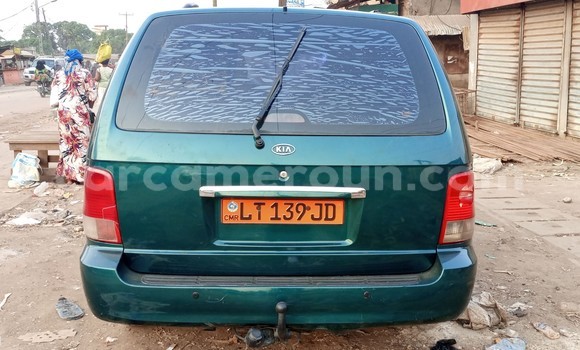 Sayi Na hannu Kia Carnival Green Mota in Douala a Ƙasar Kamaru Sayi Na hannu Kia Carnival Green Mota in Douala a Ƙasar Kamaru