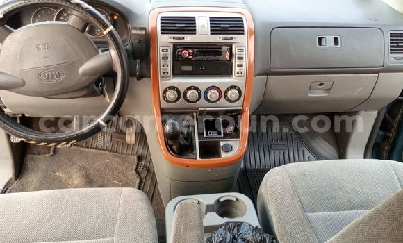 Sayi Na hannu Kia Carnival Green Mota in Douala a Ƙasar Kamaru Sayi Na hannu Kia Carnival Green Mota in Douala a Ƙasar Kamaru