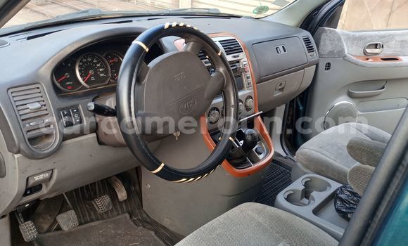 Sayi Na hannu Kia Carnival Green Mota in Douala a Ƙasar Kamaru Sayi Na hannu Kia Carnival Green Mota in Douala a Ƙasar Kamaru