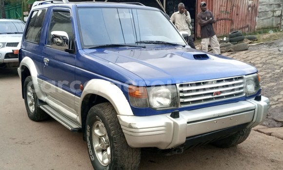 Sayi Na hannu Mitsubishi Pajero Blue Mota in Douala a Ƙasar Kamaru Sayi Na hannu Mitsubishi Pajero Blue Mota in Douala a Ƙasar Kamaru