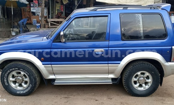 Sayi Na hannu Mitsubishi Pajero Blue Mota in Douala a Ƙasar Kamaru Sayi Na hannu Mitsubishi Pajero Blue Mota in Douala a Ƙasar Kamaru