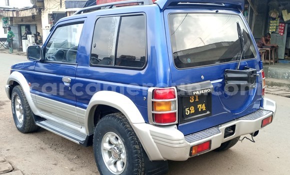 Sayi Na hannu Mitsubishi Pajero Blue Mota in Douala a Ƙasar Kamaru Sayi Na hannu Mitsubishi Pajero Blue Mota in Douala a Ƙasar Kamaru