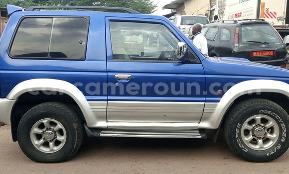 Sayi Na hannu Mitsubishi Pajero Blue Mota in Douala a Ƙasar Kamaru Sayi Na hannu Mitsubishi Pajero Blue Mota in Douala a Ƙasar Kamaru