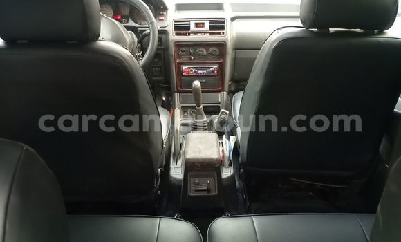 Sayi Na hannu Mitsubishi Pajero Blue Mota in Douala a Ƙasar Kamaru Sayi Na hannu Mitsubishi Pajero Blue Mota in Douala a Ƙasar Kamaru