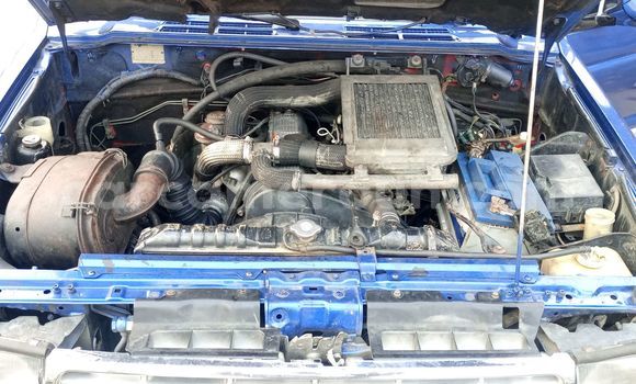 Sayi Na hannu Mitsubishi Pajero Blue Mota in Douala a Ƙasar Kamaru Sayi Na hannu Mitsubishi Pajero Blue Mota in Douala a Ƙasar Kamaru