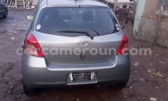 Sayi Na hannu Toyota Vitz Azurfa Mota in Douala a Ƙasar Kamaru Sayi Na hannu Toyota Vitz Azurfa Mota in Douala a Ƙasar Kamaru