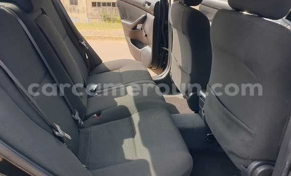 Sayi Na hannu Toyota Avensis Black Mota in Yaounde a Babban Kamaru Sayi Na hannu Toyota Avensis Black Mota in Yaounde a Babban Kamaru