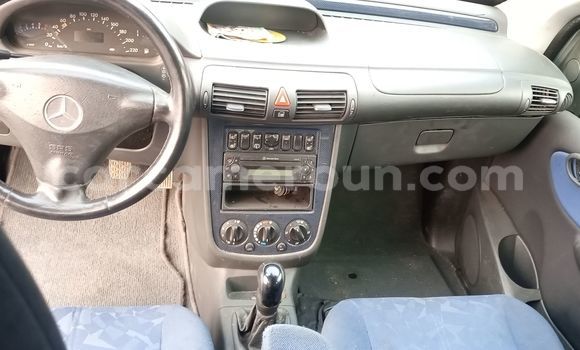 Sayi Imported Mercedes‒Benz Vaneo Azurfa Mota in Douala a Ƙasar Kamaru Sayi Imported Mercedes‒Benz Vaneo Azurfa Mota in Douala a Ƙasar Kamaru