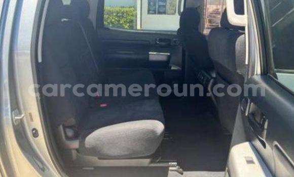 Sayi Na hannu Toyota Tundra Azurfa Mota in Douala a Ƙasar Kamaru Sayi Na hannu Toyota Tundra Azurfa Mota in Douala a Ƙasar Kamaru