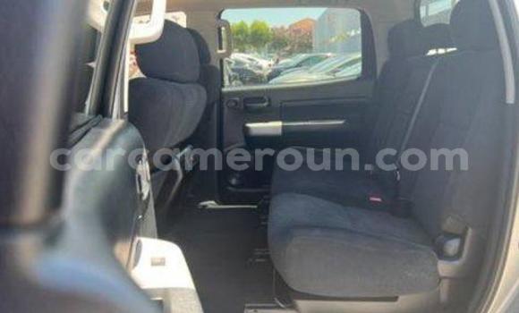 Sayi Na hannu Toyota Tundra Azurfa Mota in Douala a Ƙasar Kamaru Sayi Na hannu Toyota Tundra Azurfa Mota in Douala a Ƙasar Kamaru