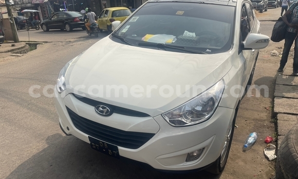 Sayi Na hannu Hyundai Tucson White Mota in Douala a Ƙasar Kamaru