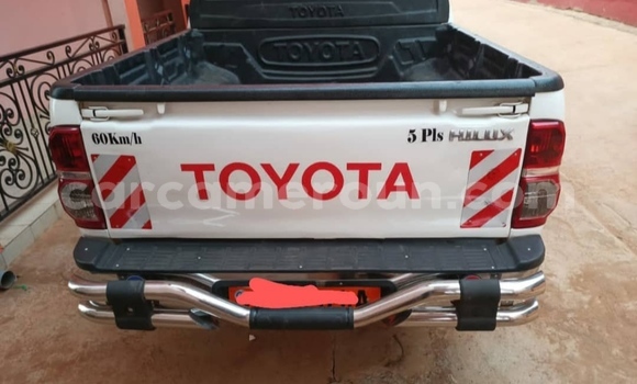 Acheter Occasion Voiture Toyota Hilux Blanc à Yaoundé, Central Cameroon Acheter Occasion Voiture Toyota Hilux Blanc à Yaoundé, Central Cameroon