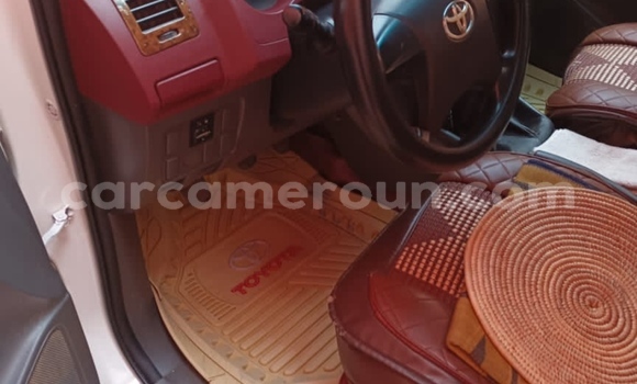 Acheter Occasion Voiture Toyota Hilux Blanc à Yaoundé, Central Cameroon Acheter Occasion Voiture Toyota Hilux Blanc à Yaoundé, Central Cameroon
