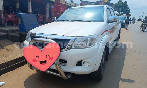 Sayi Na hannu Toyota Hiluxe VIGO White Mota in Yaounde a Babban Kamaru