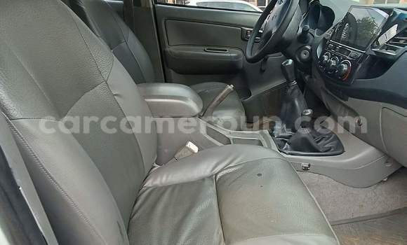 Sayi Na hannu Toyota Hiluxe VIGO White Mota in Yaounde a Babban Kamaru Sayi Na hannu Toyota Hiluxe VIGO White Mota in Yaounde a Babban Kamaru