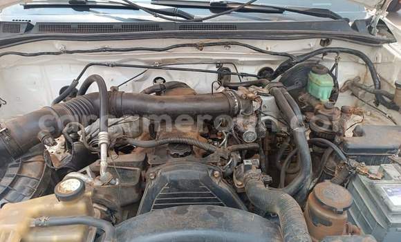Sayi Na hannu Toyota Hiluxe VIGO White Mota in Yaounde a Babban Kamaru Sayi Na hannu Toyota Hiluxe VIGO White Mota in Yaounde a Babban Kamaru