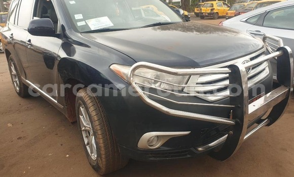 Buy Used Toyota Highlander Blue Car in Yaounde in Central Cameroon