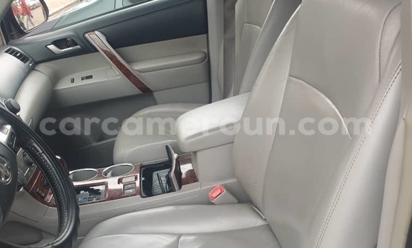 Acheter Occasion Voiture Toyota Highlander Bleu à Yaoundé, Central Cameroon Acheter Occasion Voiture Toyota Highlander Bleu à Yaoundé, Central Cameroon