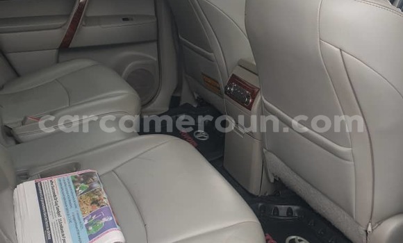 Acheter Occasion Voiture Toyota Highlander Bleu à Yaoundé, Central Cameroon Acheter Occasion Voiture Toyota Highlander Bleu à Yaoundé, Central Cameroon