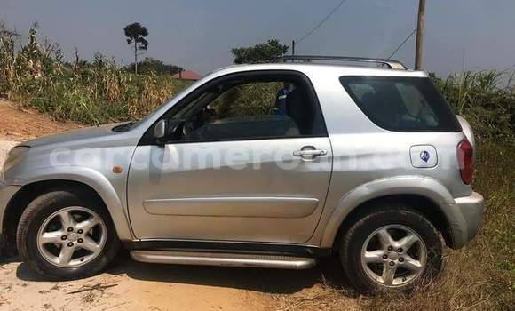 Sayi Na hannu Toyota RAV4 Azurfa Mota in Yaounde a Babban Kamaru