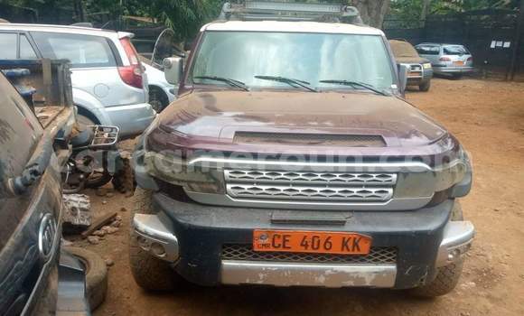 Acheter Occasion Voiture Toyota FJ Cruiser Rouge à Yaoundé, Central Cameroon Acheter Occasion Voiture Toyota FJ Cruiser Rouge à Yaoundé, Central Cameroon