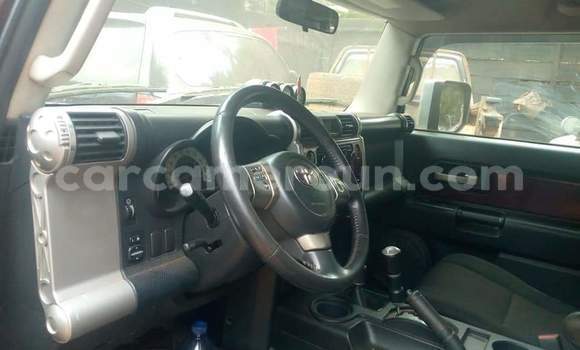 Acheter Occasion Voiture Toyota FJ Cruiser Rouge à Yaoundé, Central Cameroon Acheter Occasion Voiture Toyota FJ Cruiser Rouge à Yaoundé, Central Cameroon