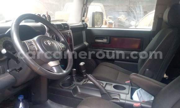 Acheter Occasion Voiture Toyota FJ Cruiser Rouge à Yaoundé, Central Cameroon Acheter Occasion Voiture Toyota FJ Cruiser Rouge à Yaoundé, Central Cameroon