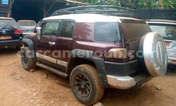 Acheter Occasion Voiture Toyota FJ Cruiser Rouge à Yaoundé, Central Cameroon Acheter Occasion Voiture Toyota FJ Cruiser Rouge à Yaoundé, Central Cameroon