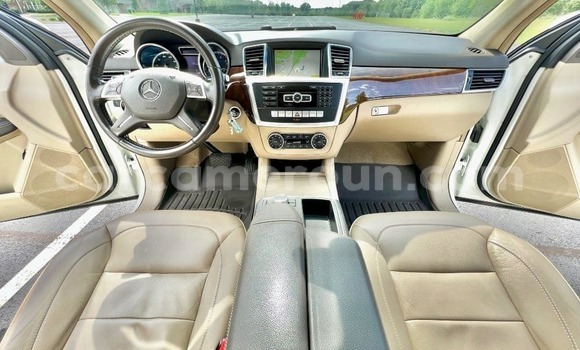 Sayi Na hannu Mercedes‒Benz ML–Class White Mota in Yaounde a Babban Kamaru Sayi Na hannu Mercedes‒Benz ML–Class White Mota in Yaounde a Babban Kamaru