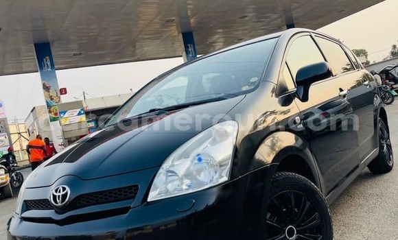 Sayi Na hannu Toyota Corolla Black Mota in Douala a Ƙasar Kamaru