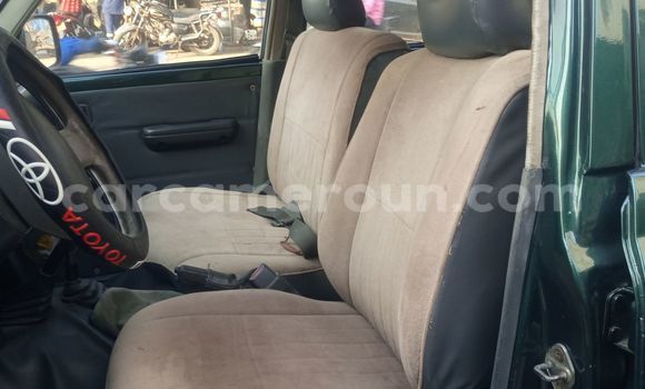 Sayi Na hannu Toyota Land Cruiser Green Mota in Douala a Ƙasar Kamaru Sayi Na hannu Toyota Land Cruiser Green Mota in Douala a Ƙasar Kamaru