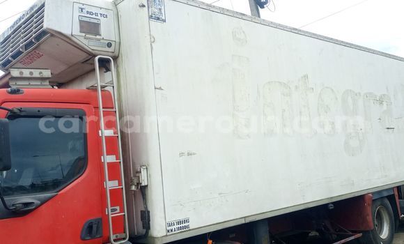 Buy Import Renault Kerax Red Truck in Douala in Littoral Cameroon Buy Import Renault Kerax Red Truck in Douala in Littoral Cameroon