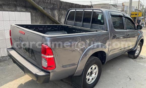 Sayi Na hannu Toyota Hilux Azurfa Mota in Douala a Ƙasar Kamaru Sayi Na hannu Toyota Hilux Azurfa Mota in Douala a Ƙasar Kamaru