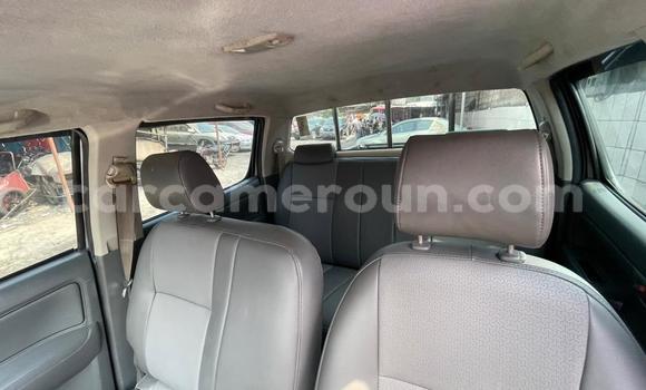 Sayi Na hannu Toyota Hilux Azurfa Mota in Douala a Ƙasar Kamaru Sayi Na hannu Toyota Hilux Azurfa Mota in Douala a Ƙasar Kamaru