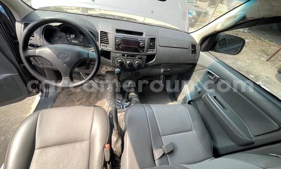 Sayi Na hannu Toyota Hilux Azurfa Mota in Douala a Ƙasar Kamaru Sayi Na hannu Toyota Hilux Azurfa Mota in Douala a Ƙasar Kamaru