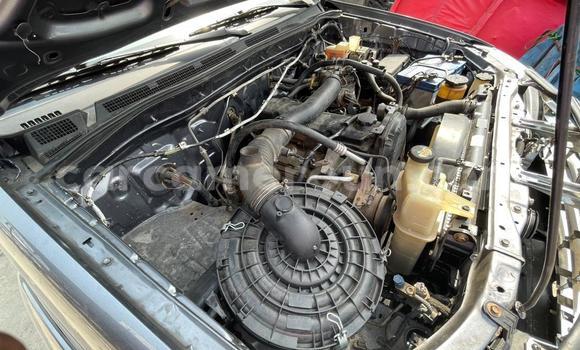 Sayi Na hannu Toyota Hilux Azurfa Mota in Douala a Ƙasar Kamaru Sayi Na hannu Toyota Hilux Azurfa Mota in Douala a Ƙasar Kamaru