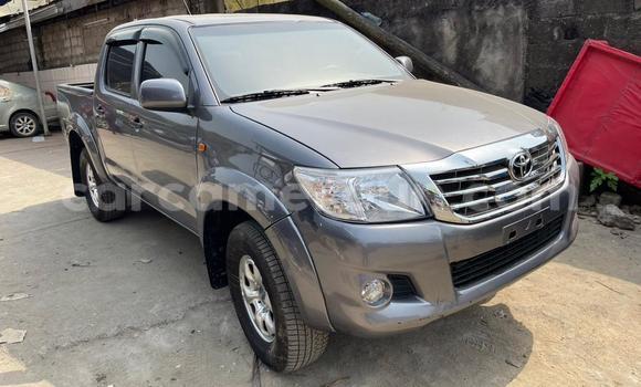 Sayi Na hannu Toyota Hilux Azurfa Mota in Douala a Ƙasar Kamaru Sayi Na hannu Toyota Hilux Azurfa Mota in Douala a Ƙasar Kamaru