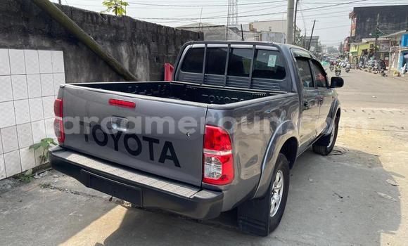 Sayi Na hannu Toyota Hilux Azurfa Mota in Douala a Ƙasar Kamaru Sayi Na hannu Toyota Hilux Azurfa Mota in Douala a Ƙasar Kamaru