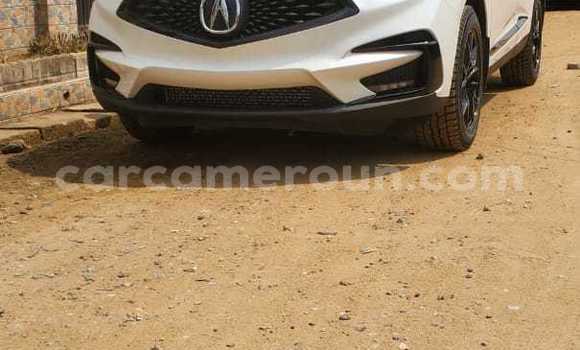 Sayi Imported Acura RDX White Mota in Douala a Ƙasar Kamaru