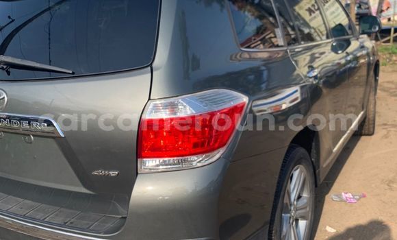 Sayi Sabo Toyota Highlander Azurfa Mota in Yaounde a Babban Kamaru Sayi Sabo Toyota Highlander Azurfa Mota in Yaounde a Babban Kamaru