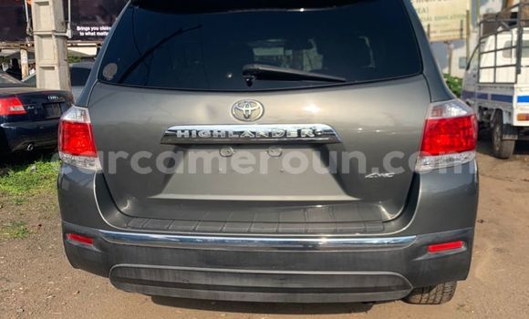 Sayi Sabo Toyota Highlander Azurfa Mota in Yaounde a Babban Kamaru Sayi Sabo Toyota Highlander Azurfa Mota in Yaounde a Babban Kamaru