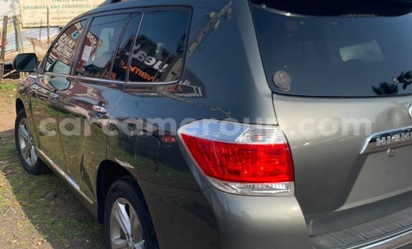 Sayi Sabo Toyota Highlander Azurfa Mota in Yaounde a Babban Kamaru Sayi Sabo Toyota Highlander Azurfa Mota in Yaounde a Babban Kamaru