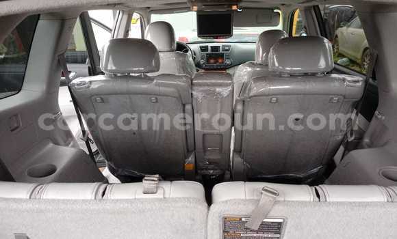 Sayi Sabo Toyota Highlander Azurfa Mota in Yaounde a Babban Kamaru Sayi Sabo Toyota Highlander Azurfa Mota in Yaounde a Babban Kamaru