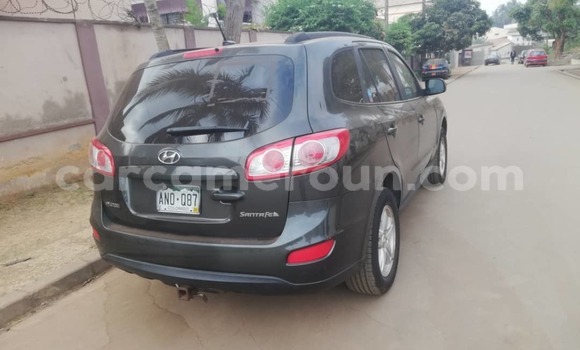 Sayi Na hannu Hyundai Santa Fe Black Mota in Yaounde a Babban Kamaru Sayi Na hannu Hyundai Santa Fe Black Mota in Yaounde a Babban Kamaru
