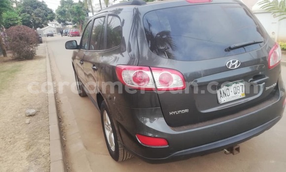 Sayi Na hannu Hyundai Santa Fe Black Mota in Yaounde a Babban Kamaru Sayi Na hannu Hyundai Santa Fe Black Mota in Yaounde a Babban Kamaru